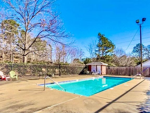 4th image of 2515 Veterans Memorial Pkwy APT 212