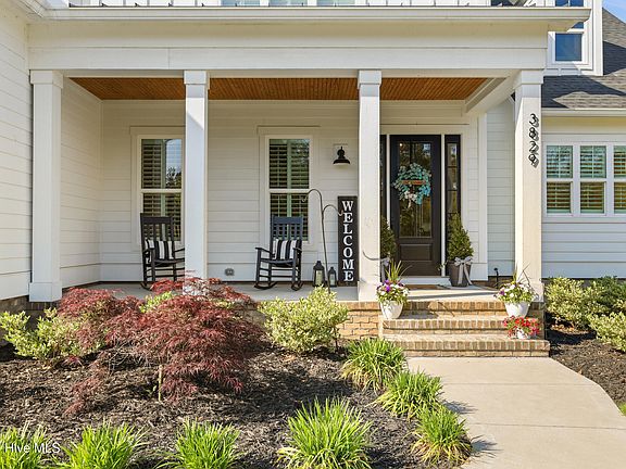 4th image of 3829 Bay Colony Road NE