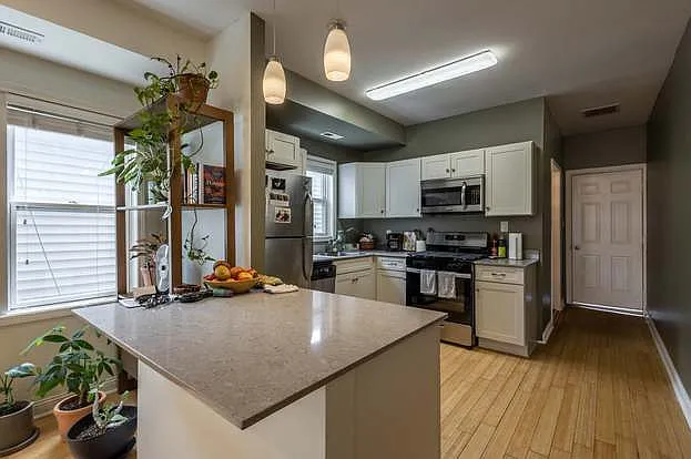 1734 N Rockwell St #2 — Photo 4