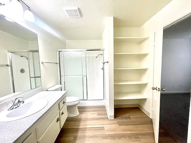 Primary Bath - walk in shower and ceiling to floor linen