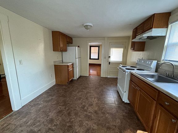 Spacious Kichen &dining space