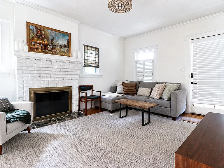 2203 Woodrow St — Photo 4