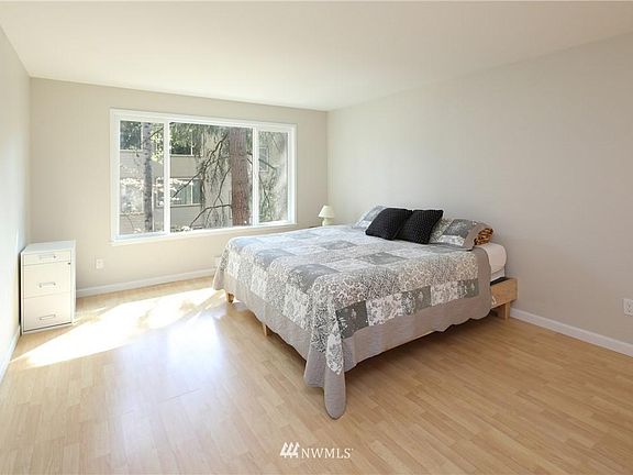 3rd image of 14609 NE 45th St APT E8