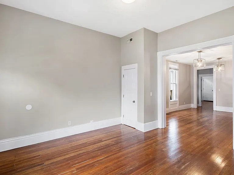 638 E Ormsby Ave — Photo 7