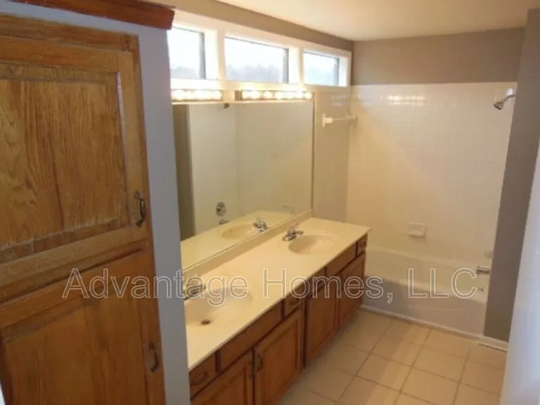 4811 Horton St — Photo 2