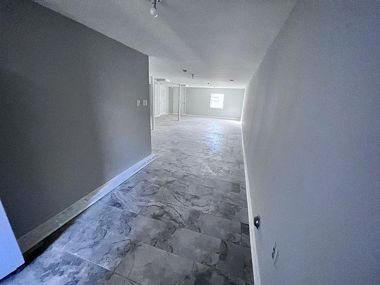 629 Roosevelt Ave #FF — Photo 20