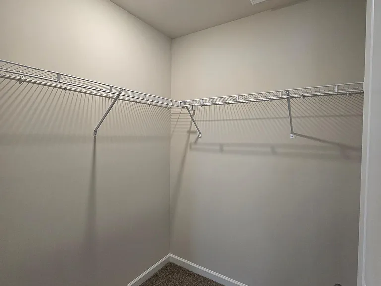 1128 Russell Ave — Photo 9
