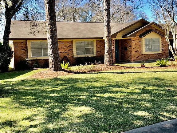3rd image of 2917 Meadow Ln