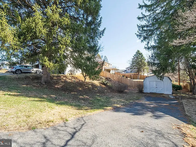 2640 Grandview Blvd — Photo 34