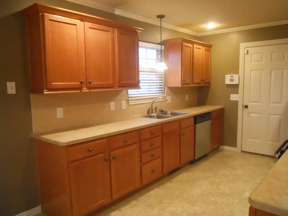 3 bed, 1861 sqft, $1,950 — Photo 4