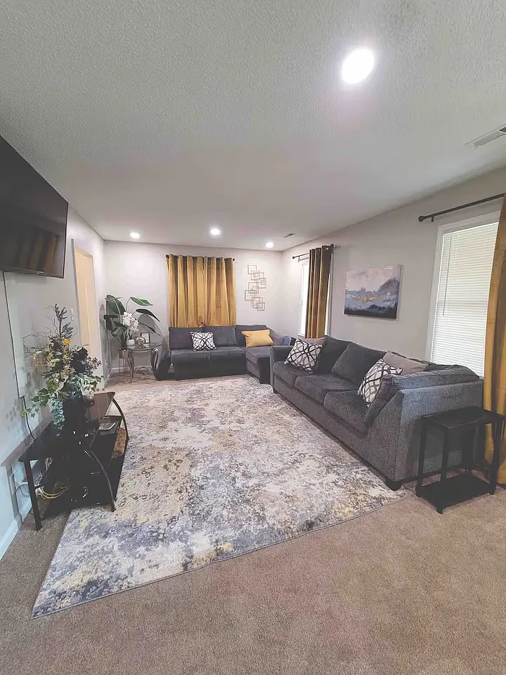 3 bed, 1440 sqft, $1,925 — Photo 3