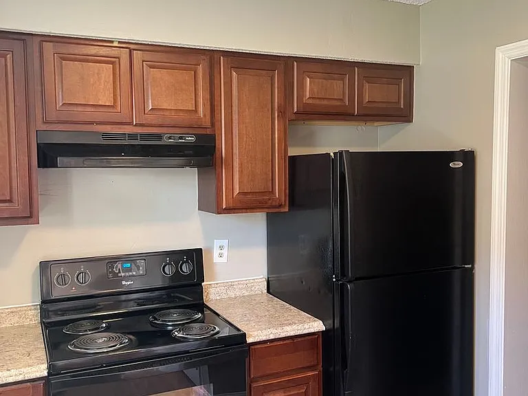 1073 Thornwoode Ln — Photo 3