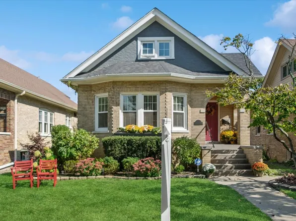 2705 Lincolnwood Dr, Evanston, IL 60201