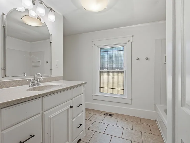 1911 Shelby Ave — Photo 29