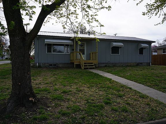 2nd image of 720 N C St