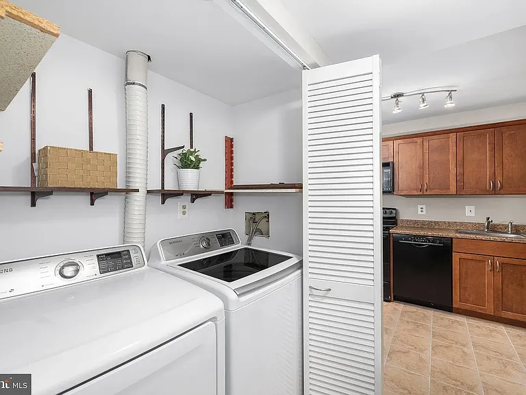 10673 Spring Oak Ct — Photo 17