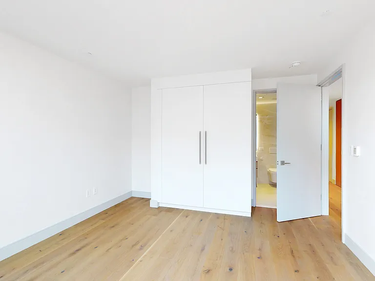 101 W 14th St #10B — Photo 6
