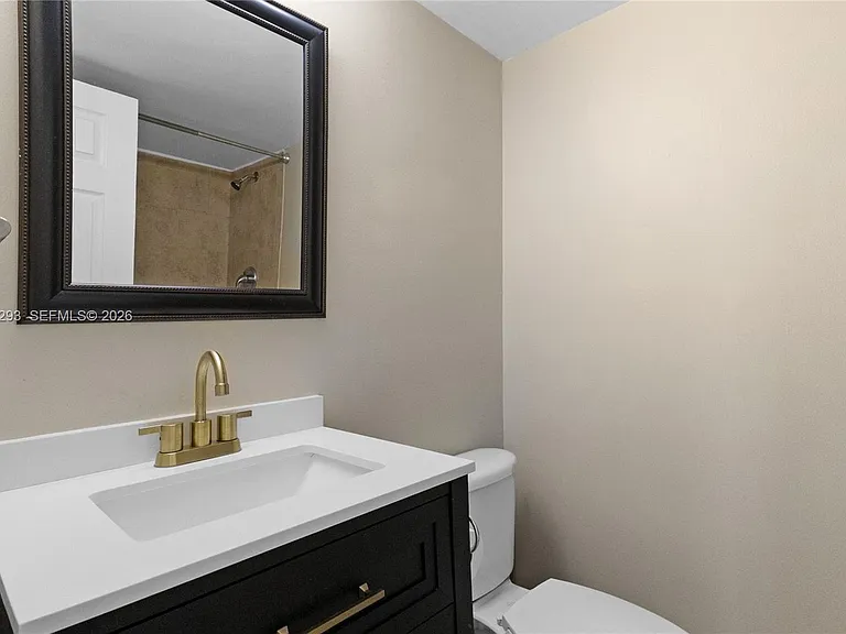 200 Leslie Dr #902 — Photo 27