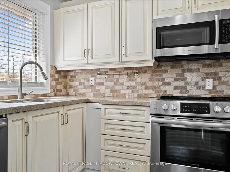 176 Longfield Rd #UPPER — Photo 10