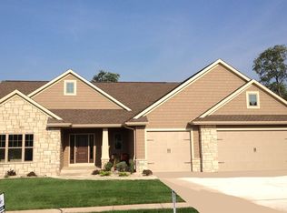 2926 Diamondhead Rd, Hiawatha, IA 52233