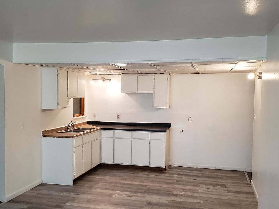 Kitchen- 
Stove to right of counter
Refigerator to Left of Counter