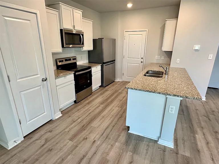 605 W South St #21 — Photo 22