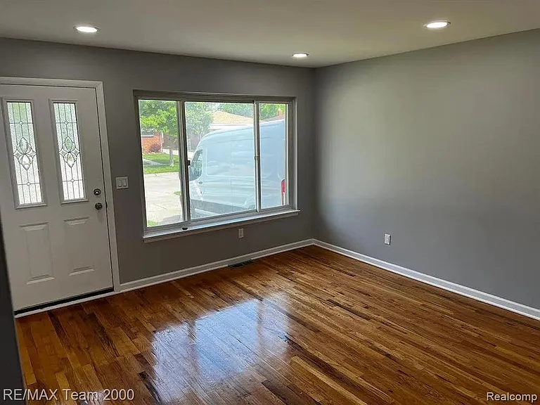 6577 N Lafayette St — Photo 2