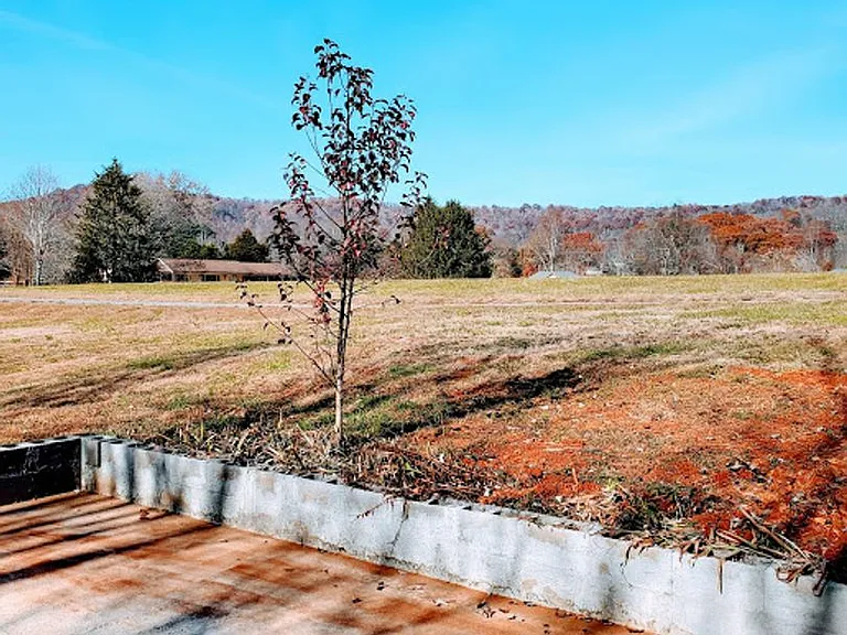 3990 Seven Springs Rd — Photo 3