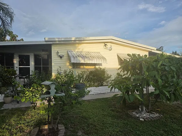 3828 Voorne St, Sarasota, FL 34234