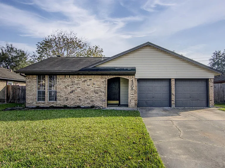 4305 Fairway St — Photo 2