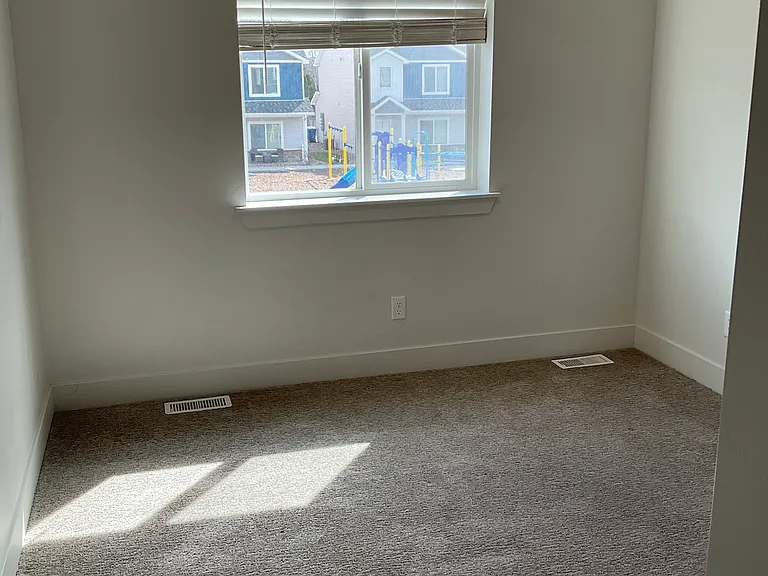 190 S Emery Ln — Photo 10