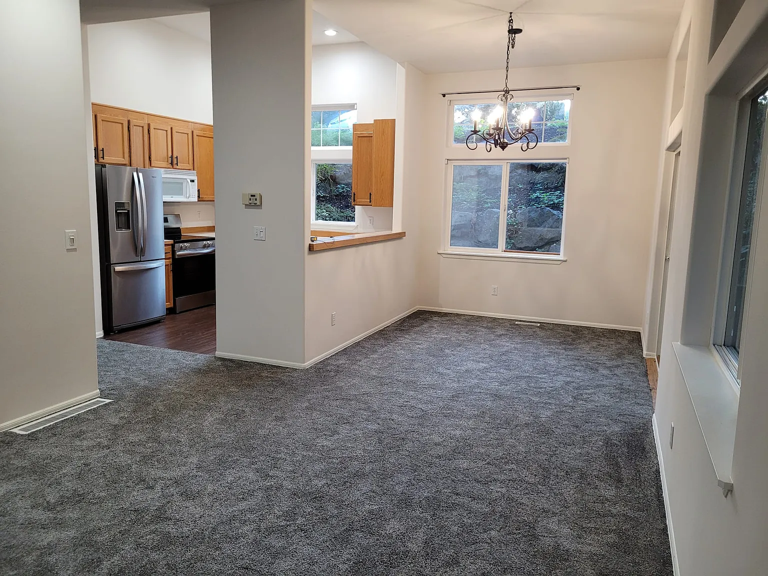 1 bed, 2335 sqft, $1,049 — Photo 2
