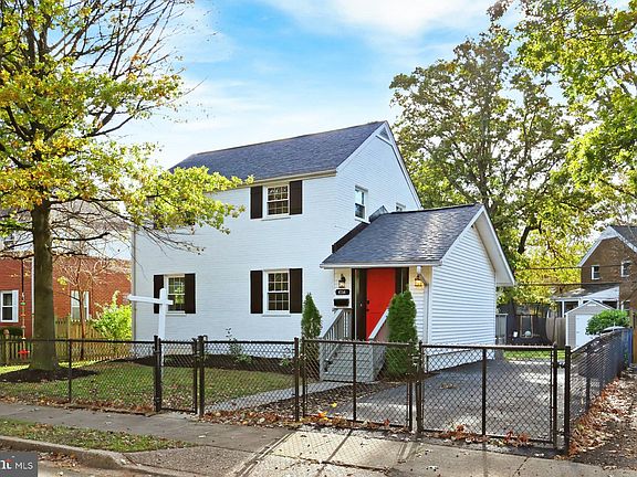 2nd image of 4754 Arlington Blvd