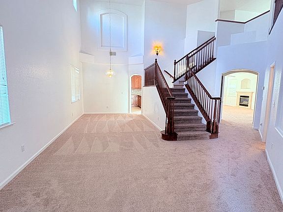 3rd image of 80 Spinel Cir
