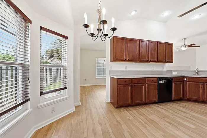 385 Whisper Ridge Dr — Photo 11