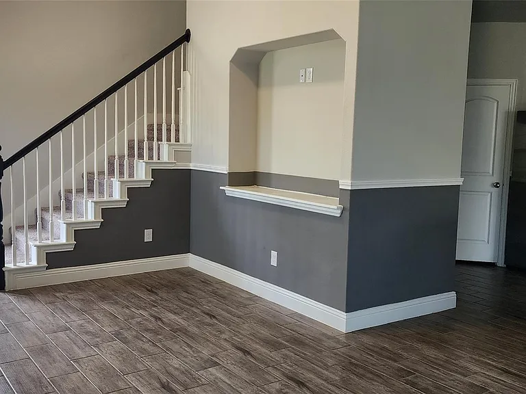 702 Amber Dr — Photo 11
