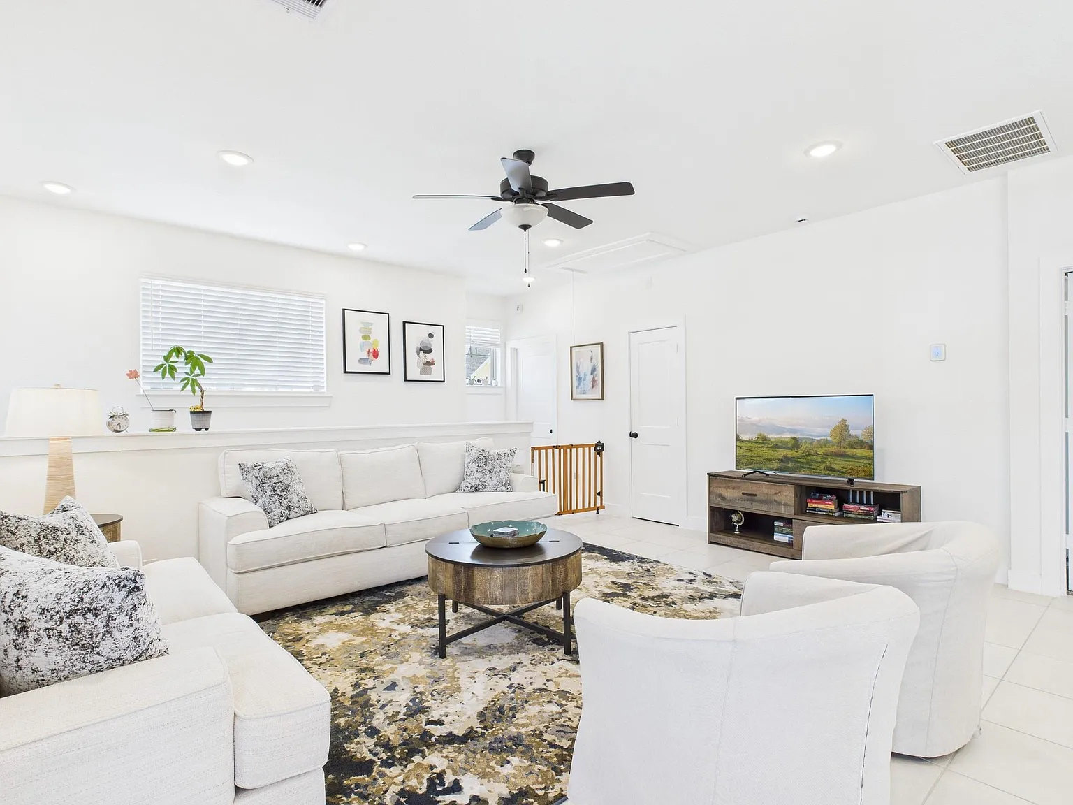 3 bed, 2.0 bath, 1474 sqft, $2,500 — Photo 2