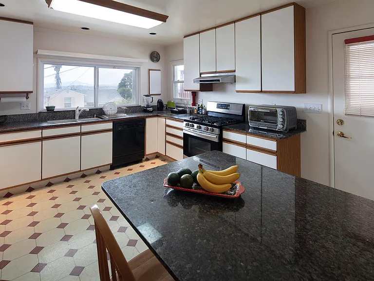 6087 Monterey Ave — Photo 1