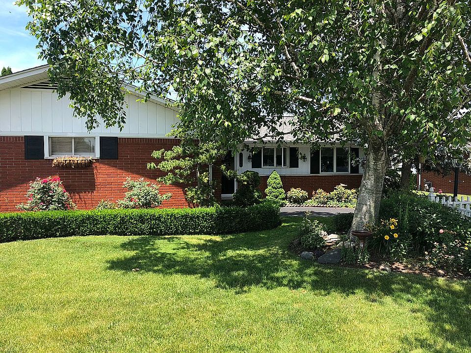 Beautifully maintained ranch