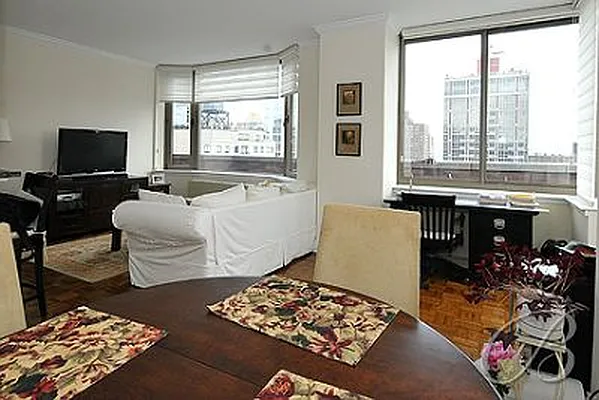 Rented by Bellmarc Realty | media 2