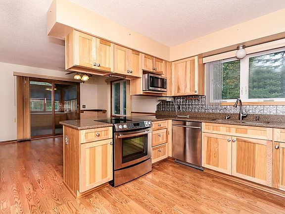 Hickory cabinets, self closing cabinets.
