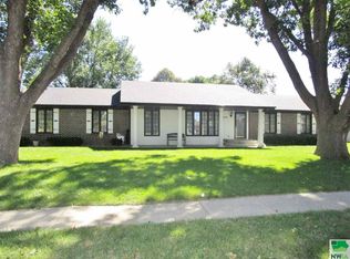 300 Broadmoor Dr, South Sioux City, NE 68776