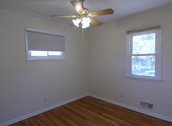 3rd image of 86 Iowa Ave W