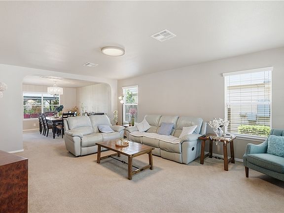 5th image of 329 Hummingbird Dr
