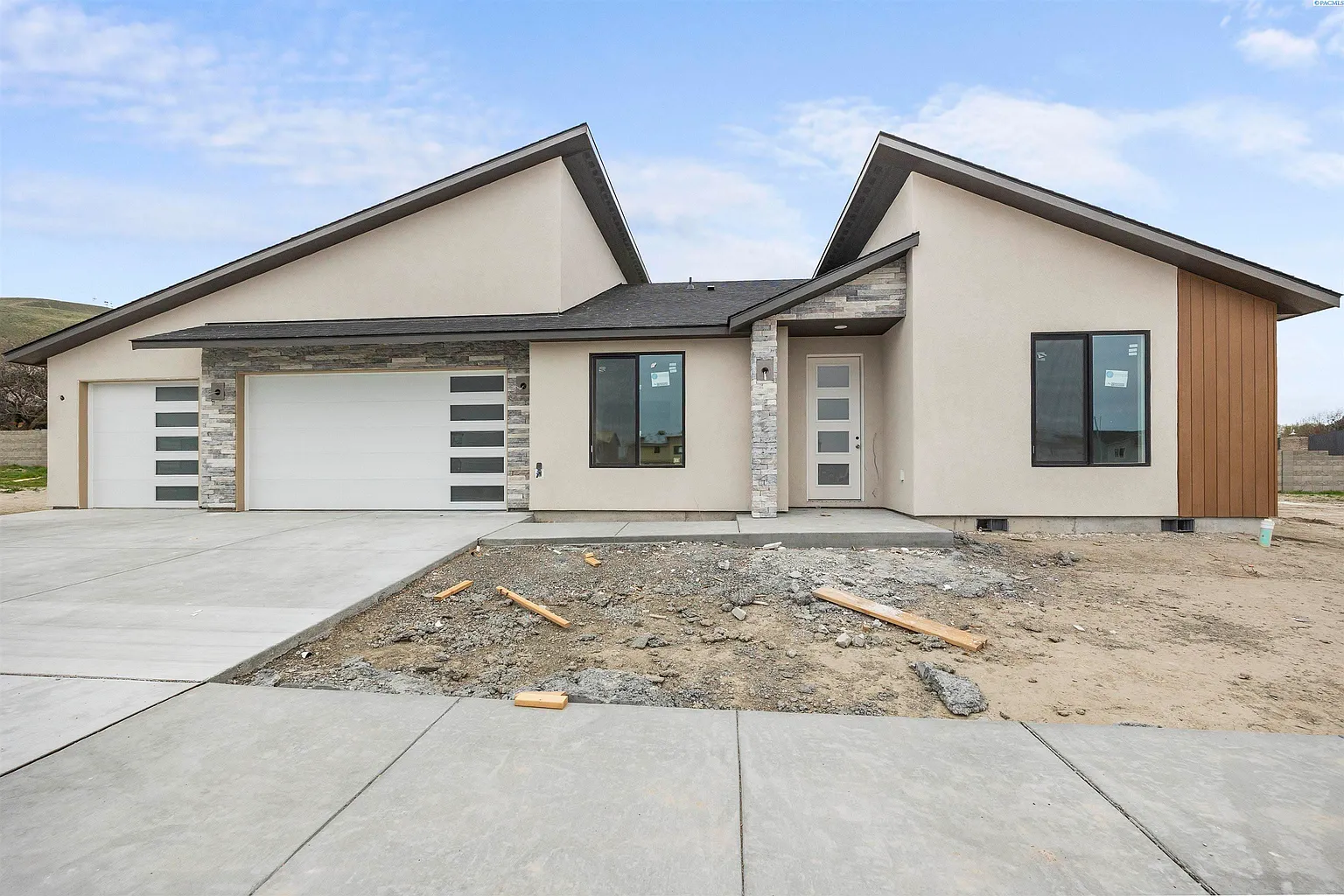 2364 Lariat Ln photo 1