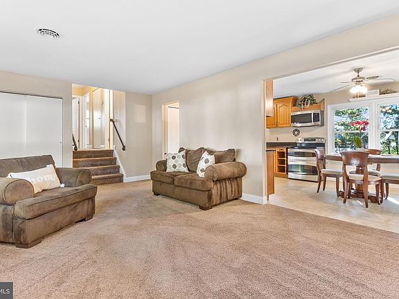 5th image of 120 Scottfield Dr