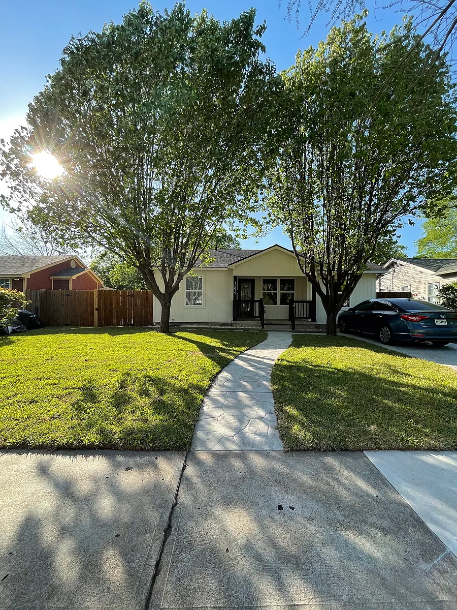 Building Photo - 10819 Hermosa Dr
