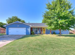 913 SW 6th St, Moore, OK 73160