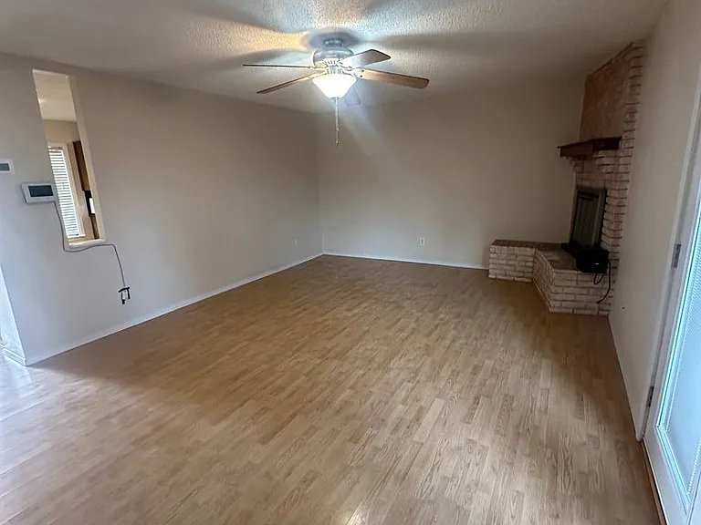 1411 Hickory St — Photo 7