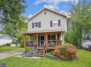 33 Patterson St, Waymart, PA 18472